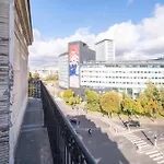 Eiffel Tower View 3Br Balcony