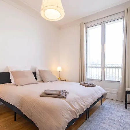 Eiffel Tower View 3br Balcony Appartamento