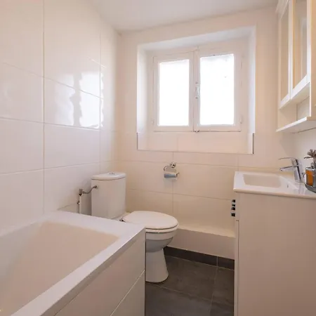 Eiffel Tower View 3br Balcony Appartamento Parigi