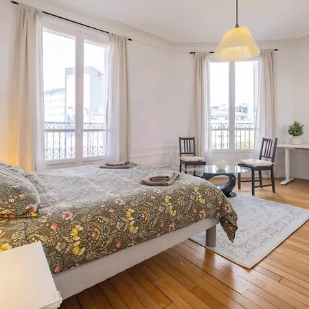 Eiffel Tower View 3br Balcony Appartamento Parigi