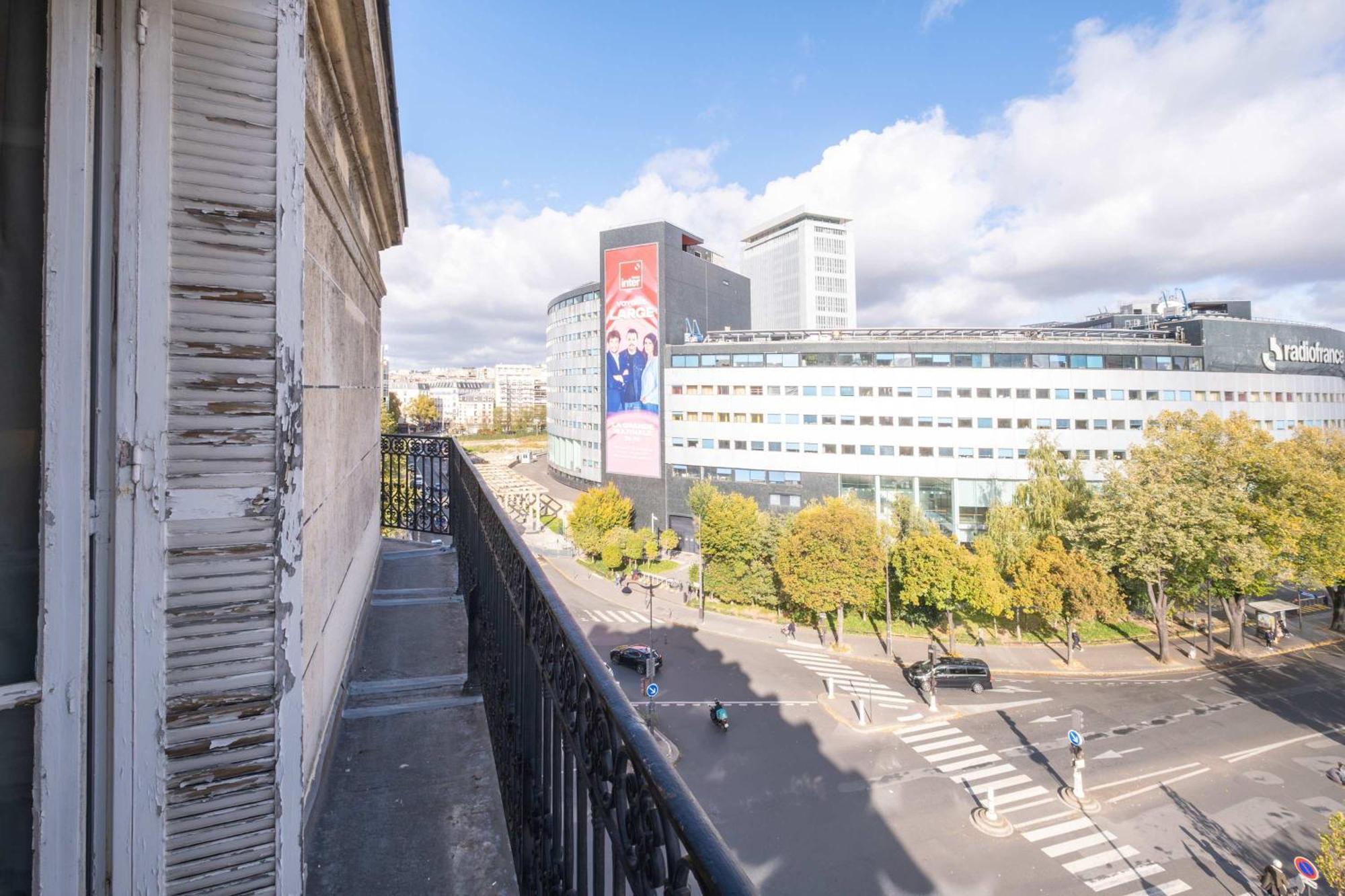 Apartment Eiffel Tower View 3br Balcony